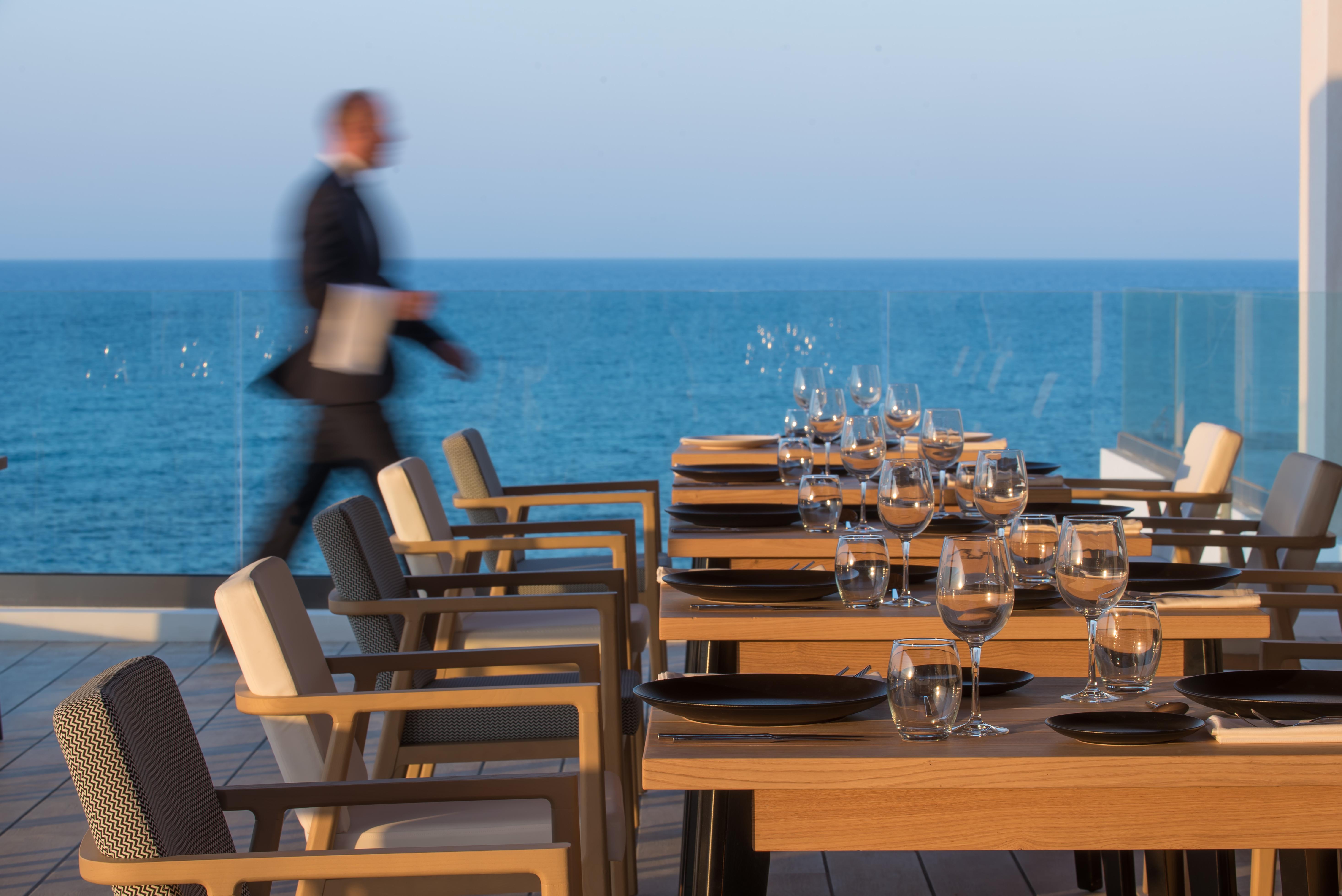 Abaton Island Resort & Spa Hersonissos  Ngoại thất bức ảnh A restaurant at the hotel