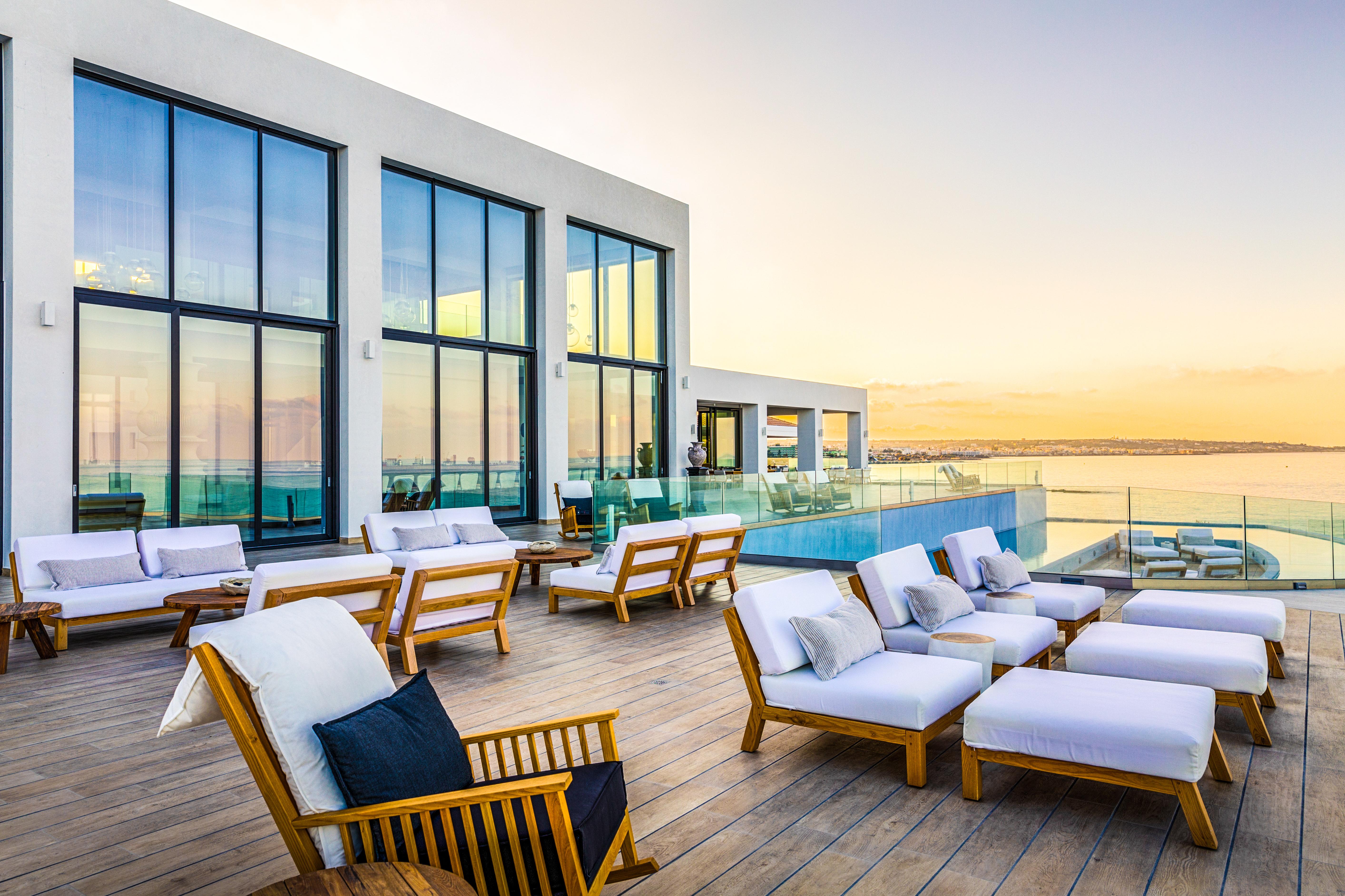 Abaton Island Resort & Spa Hersonissos  Ngoại thất bức ảnh The rooftop lounge at the Hilton Tel Aviv